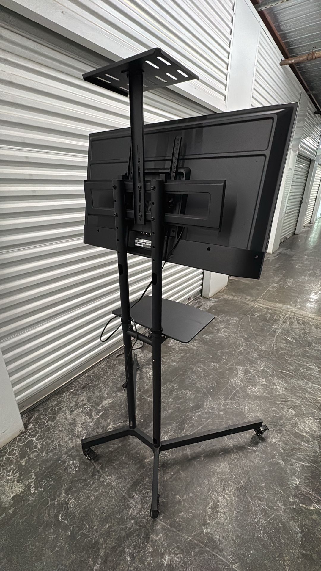 Rolling Tv Stand, 43in Vizio Tv