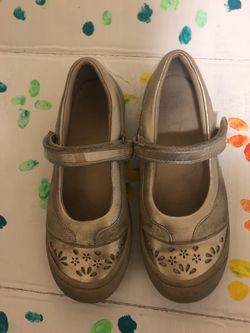 Girls shoes