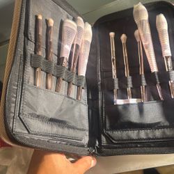  Wet n Wild Pro Brush Set with Case Bag / Stand