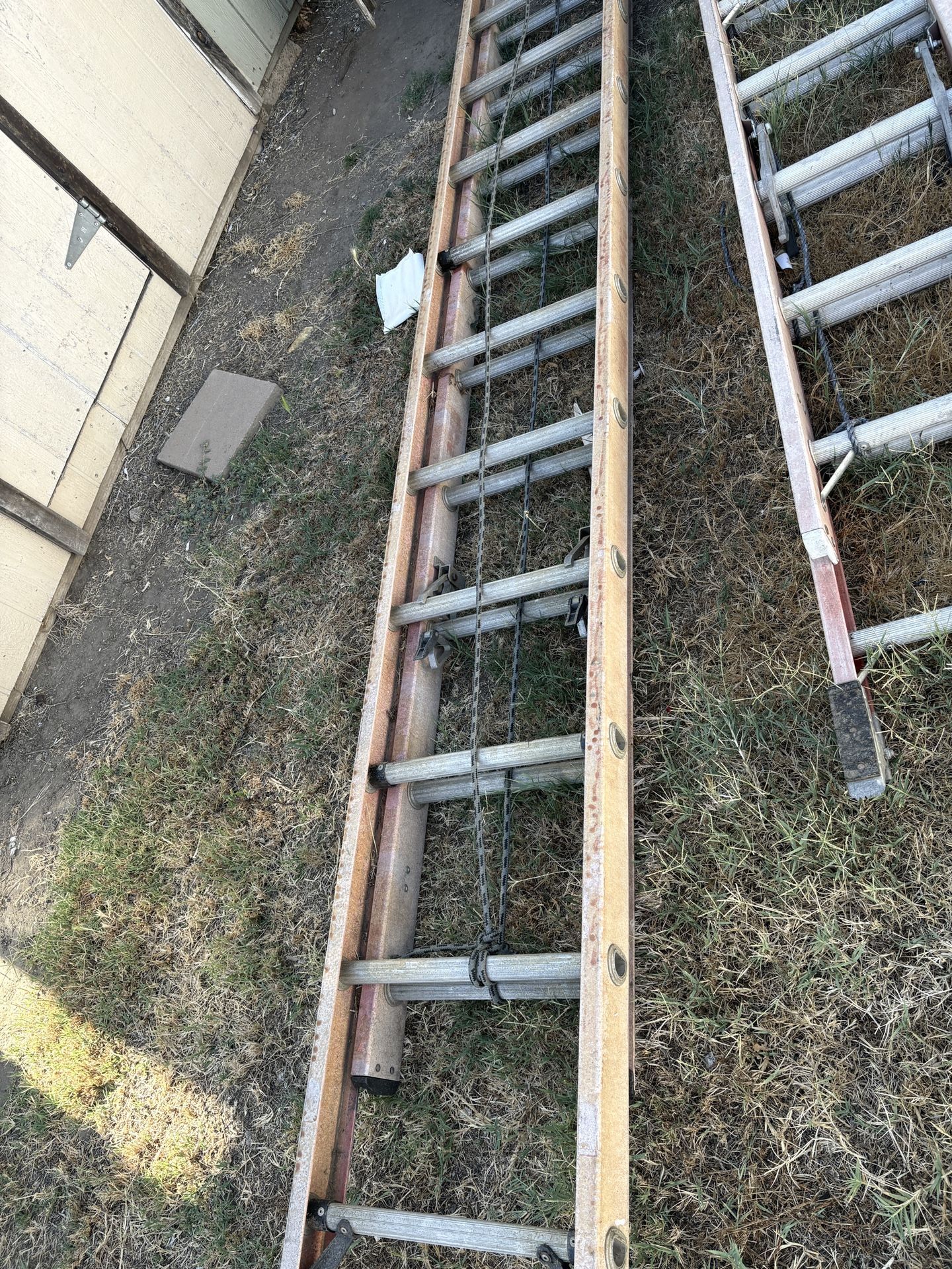 30ft Fiberglass Extension Ladder