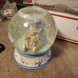 Large musical snowglobe