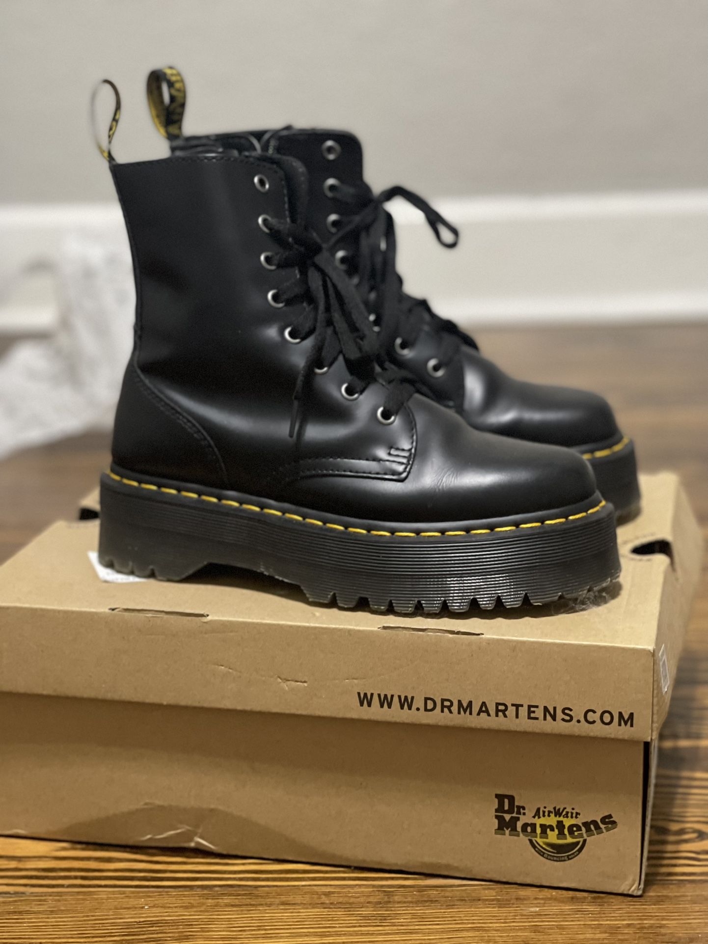 1480 Woman’s Smooth Leather Lace Up Boots