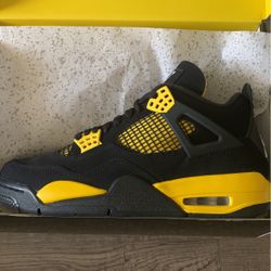Air Jordan 4 Retro Thunder 