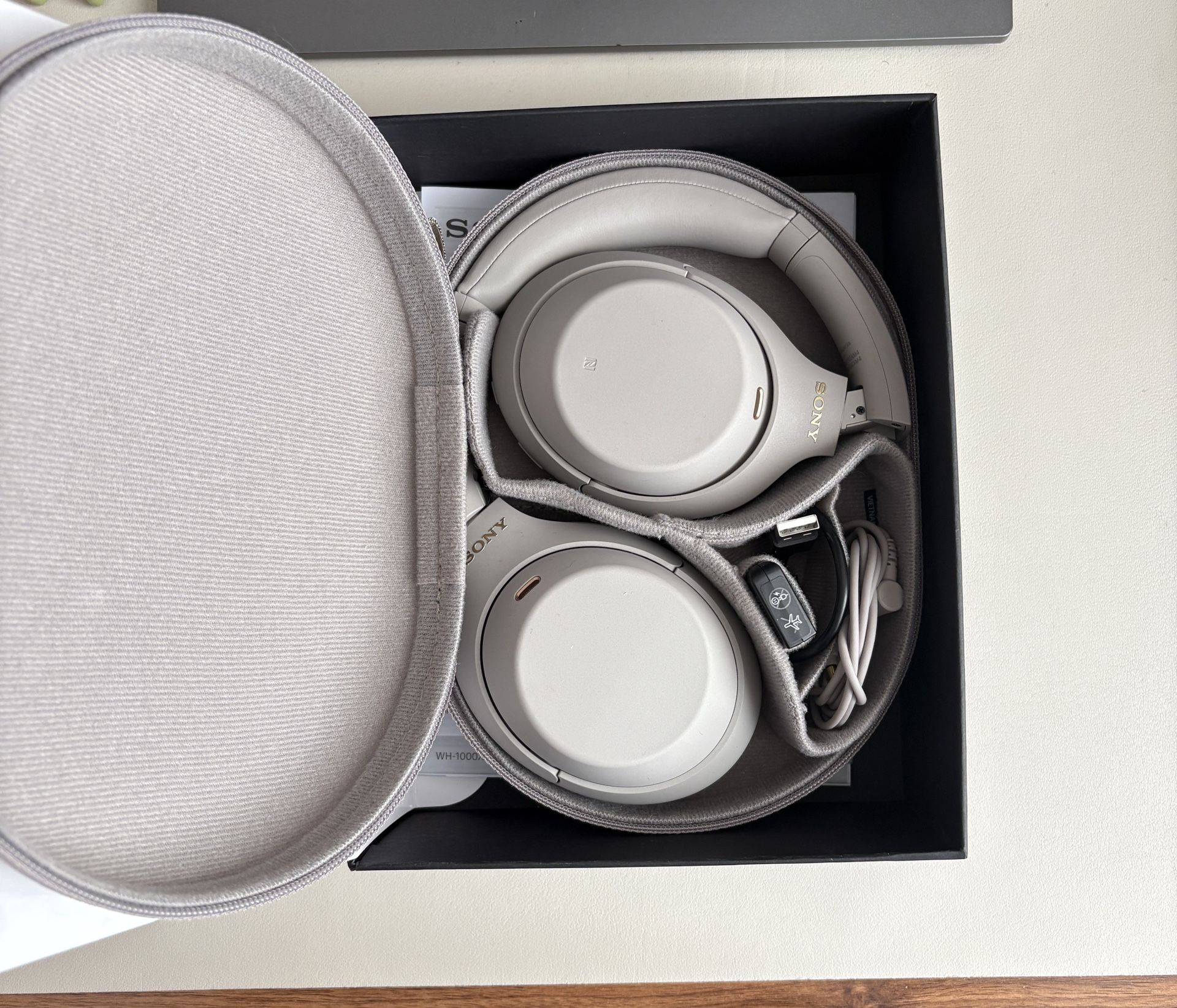 Brand New Sony XM4 Headphones (Noise Cancelling)