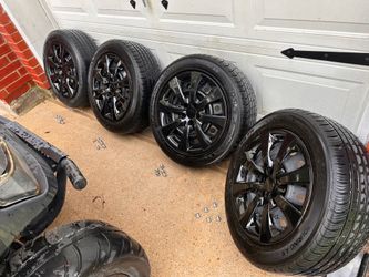 2023 Toyota Corolla LE wheels and tires TPMS sensors lug nuts