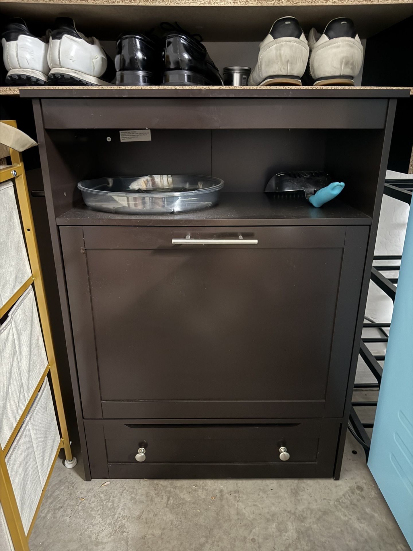 Modern Pet Feeding Station Cabinet – Hidden Bowls & Storage