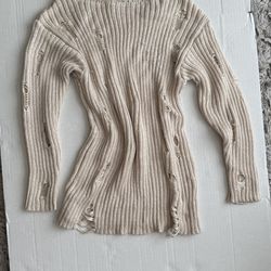 M Forever 21 sweater shirt with holes