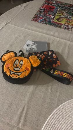 Disney Halloween Mickey Mouse keychain coin/wallet purse