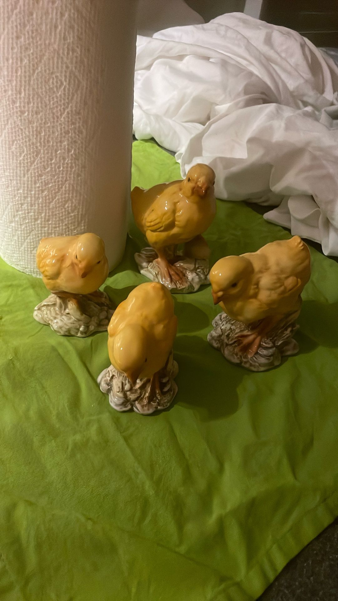 4 Older ceramic baby chickens