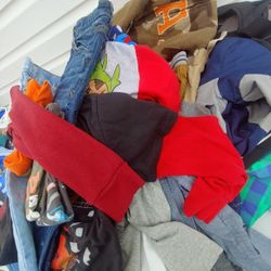 Box Of Boys Clothes Size 5, 6 And 7. 35 Items