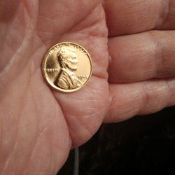 Very Rare 1943 Golden Steel Wheat Penny World War Two Era Coin. 81 Years Old And Still Looks Great!