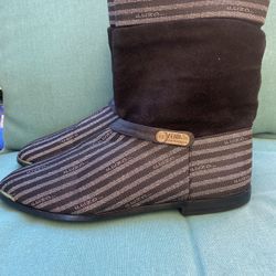 FENDI LADIES BOOTS SIZE LIKE 8