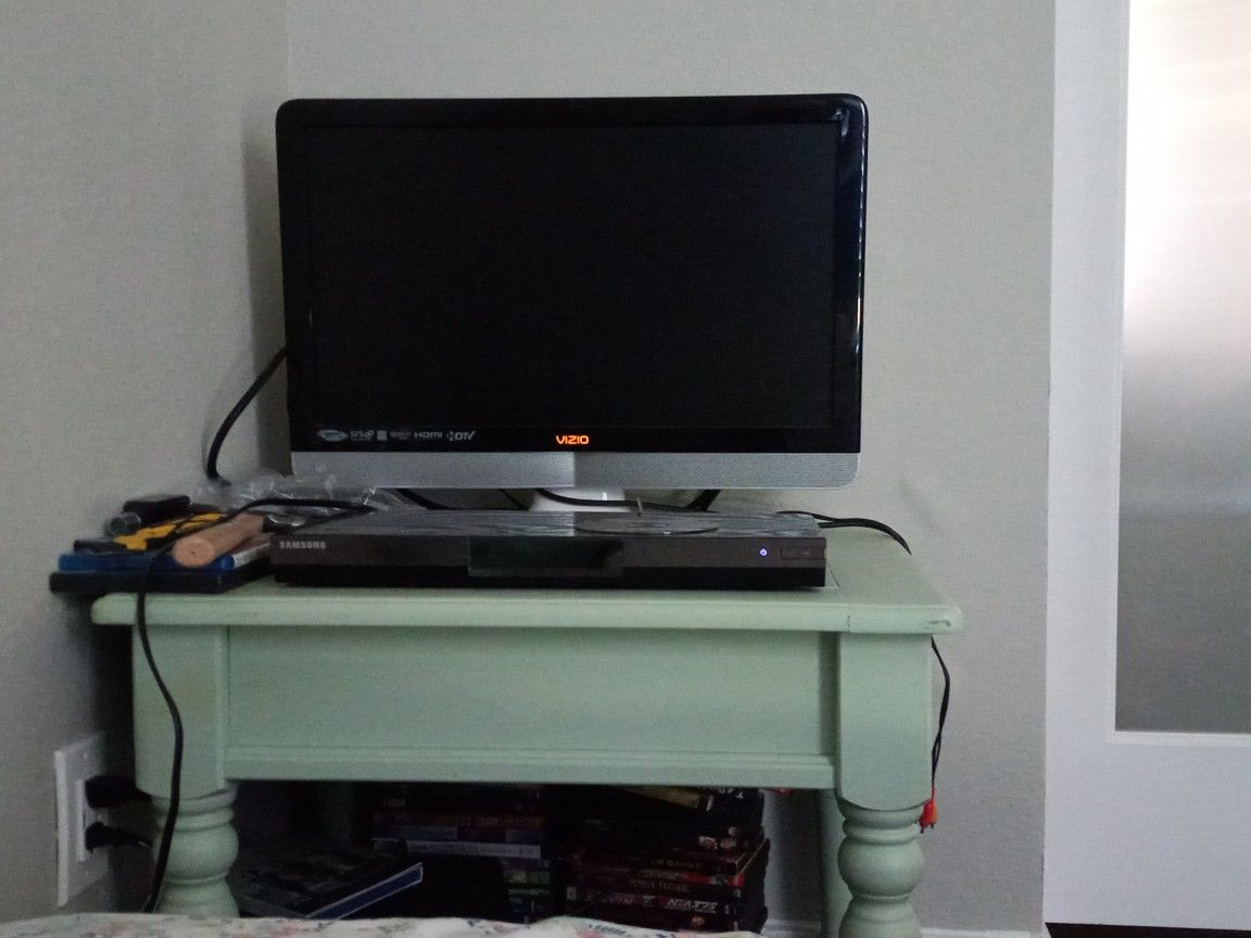 TV,BLUERAY AND SIDE TABLE FOR SALE
