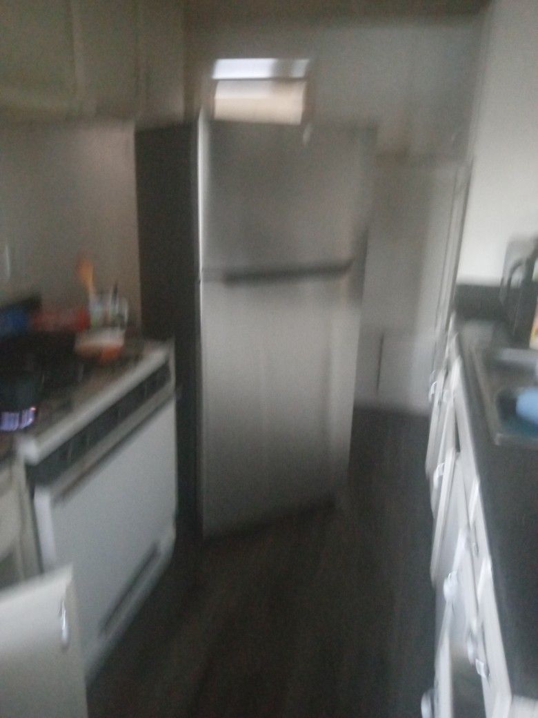 INSIGNIA REFRIGERATOR