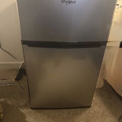 Mini Refrigerator With Freezer