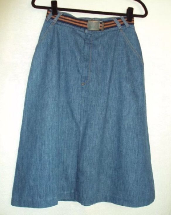 Levi’s Vintage Denim Skirt w/Belt Size S