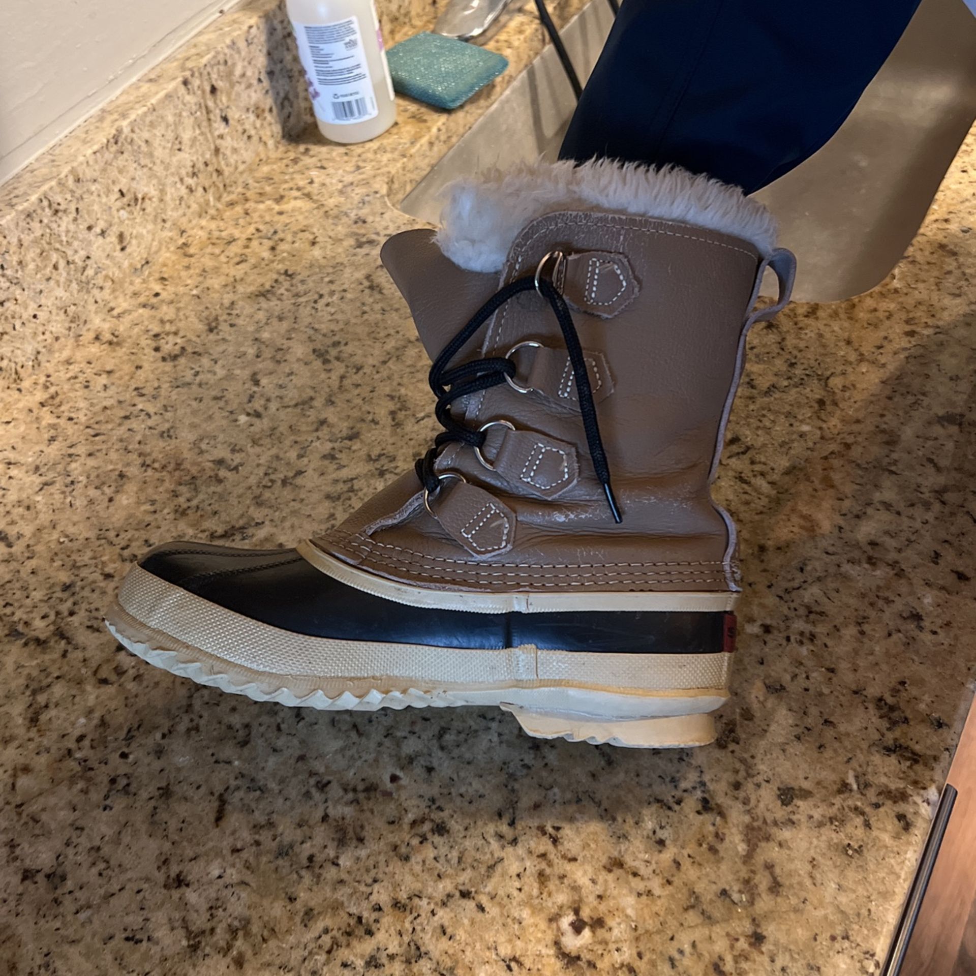 Sorel Women’s Winter Boots Size 8