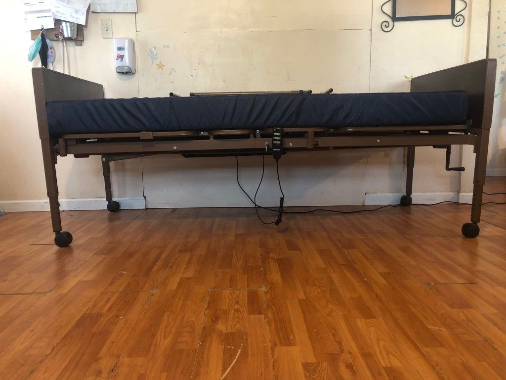 BRAND NEW DRIVE 1557 1HF MEDICAL ELECTRIC BED for Sale in La Porte, TX