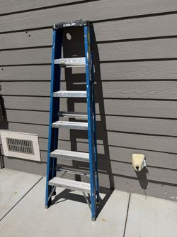 Excellent condition Keller 6ft fiberglass ladder.  