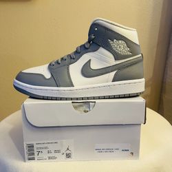 Jordan 1 Mid Women’s Size 7.5