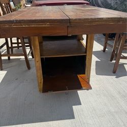 Expandable Wooden Dining Table/ 4 stools *NEEDS WORK*