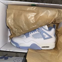 Jordan 4’s “Forget Me Nots”