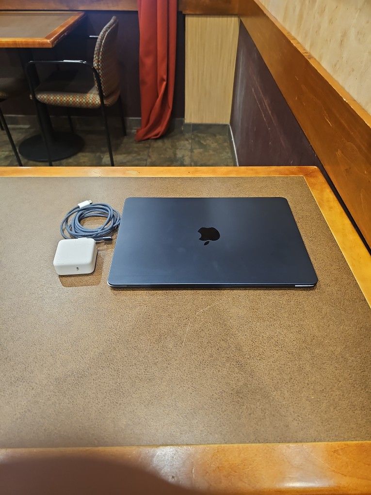 Macbook Air M3 13" 256ssd 16gb Ram