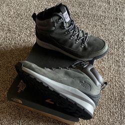 Brand new north face size 8 men’s boots