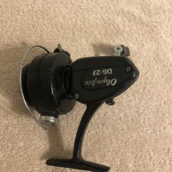 Vintage Olympic DS-27 Fishing Reel Made In Korea