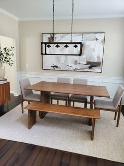 DINNING TABLE AND 4 CHAIRS AND BENCH ASHLEY FURNITURE (LIKE NEW)