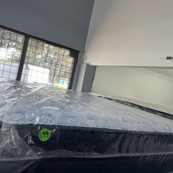 QUEEN SIZE SERTA PERFECT SLEEPER MATTRESS & BOX SPRING BED SET
