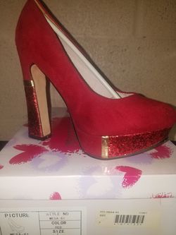 Size 7 red Christmas heels