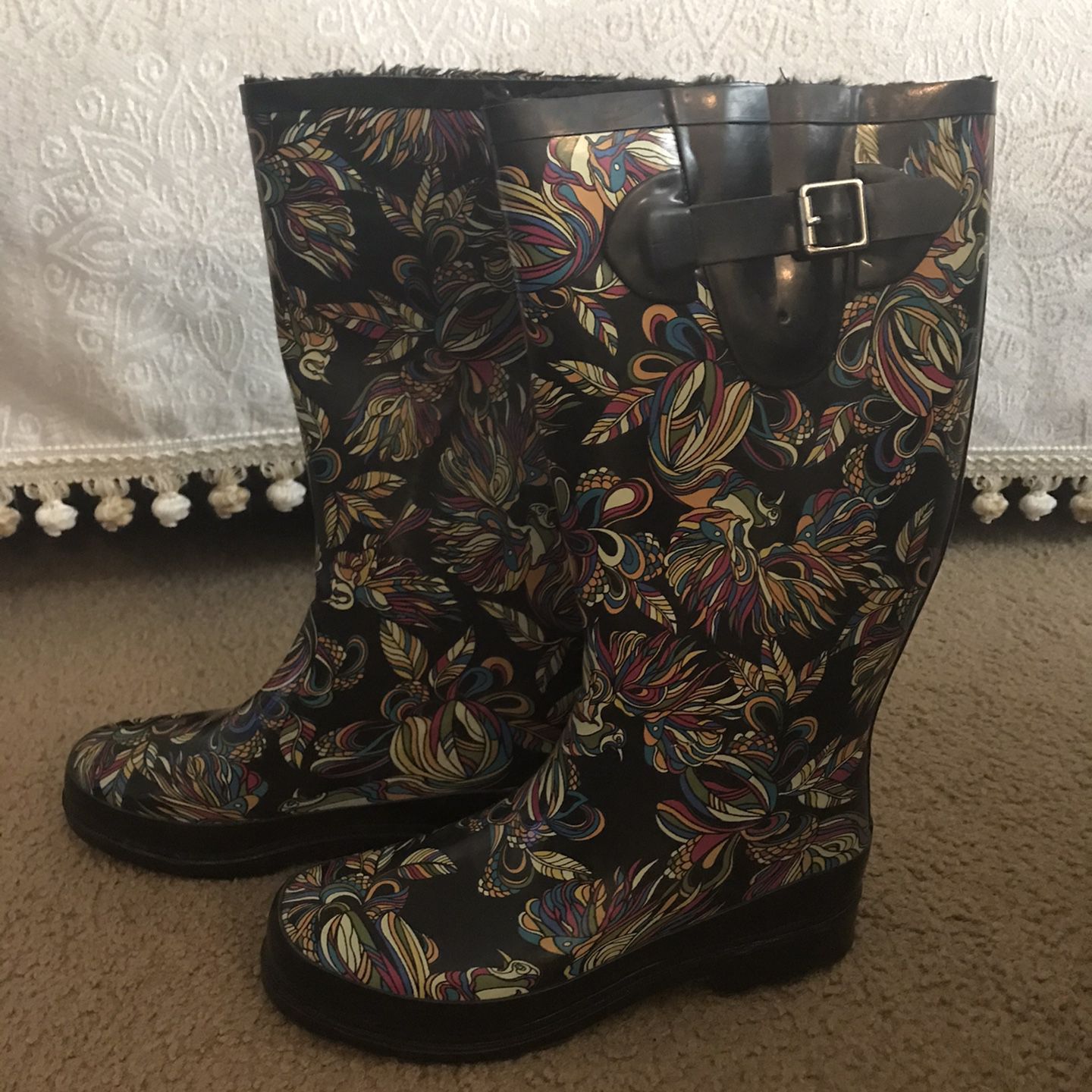 Rain boots with fur lining size 6
