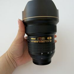Nikon AF-S NIKKOR 14-24mm f/2.8G ED Pro Lens + Nikon Case – Excellent Condition 