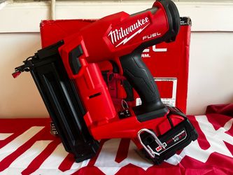 Milwaukee M18 FUEL 18 Gauge Brad Nailer