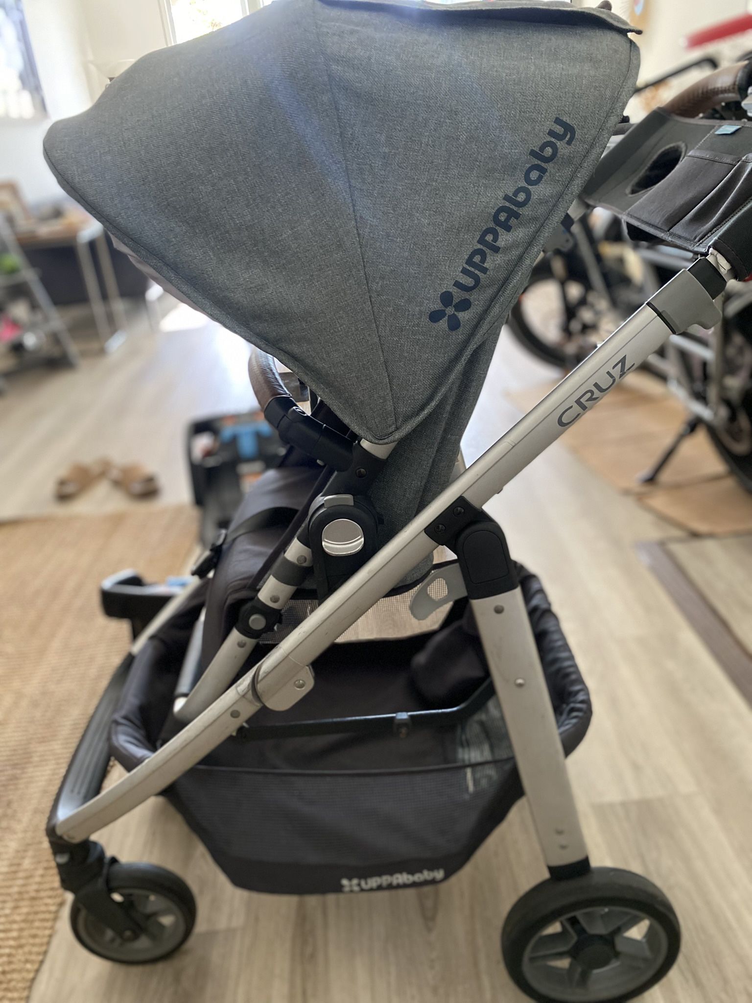 Uppababy Cruz Stroller and Mesa Car seat Set 