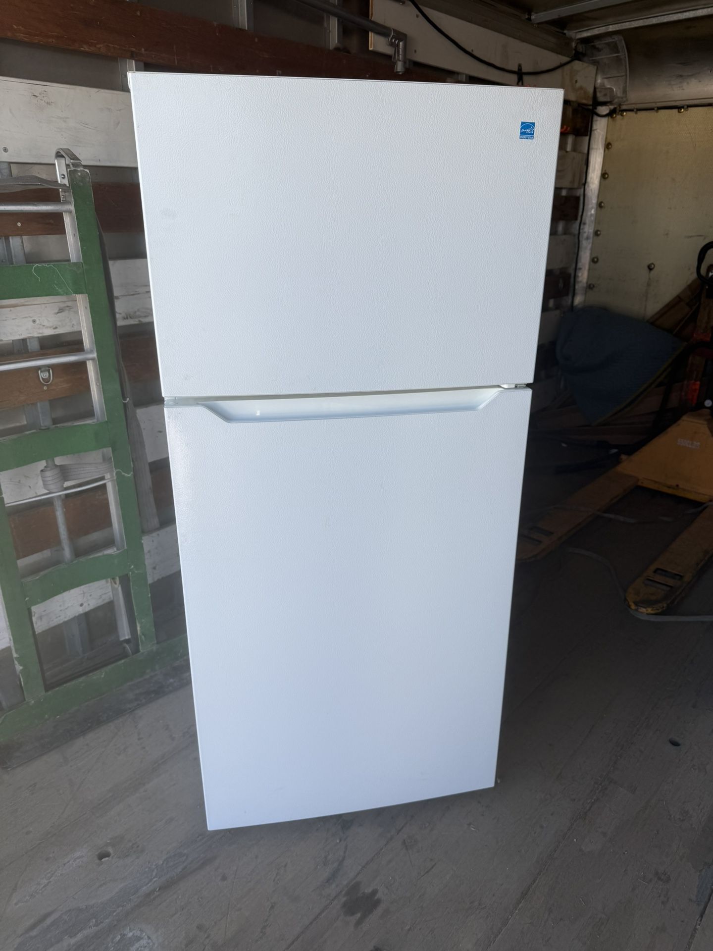 Refrigerator Like New