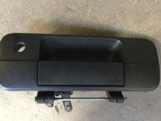 2013 tundra tailgate latch