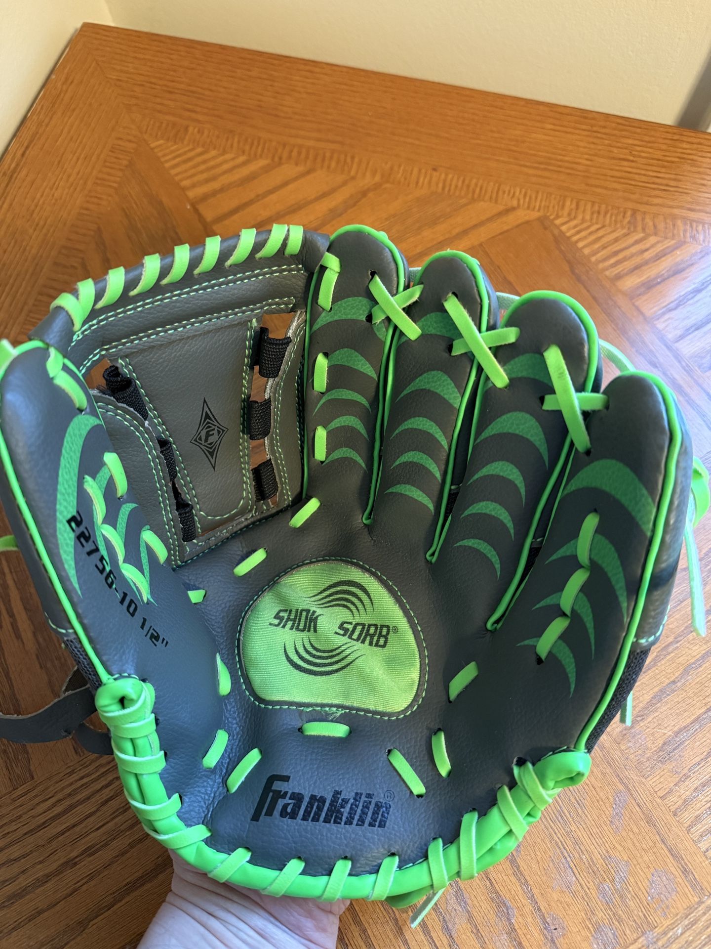 Franklin 22756 Shook Sorb Baseball Glove 10.5”