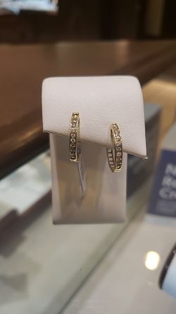 Gold diamond earings