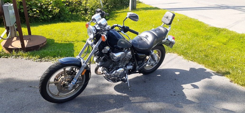 YAMAHA VIRAGO XJ 700 RUNS AND DRIVES LOW MILES...GOOD RUBBER...FRESH OIL CHANGE AND NEW PLUGS 2ND WEEK OF JUNE 2025