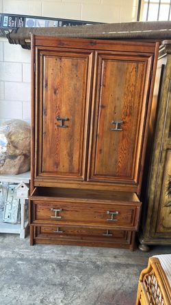 armoire Knotting Pine armoire
