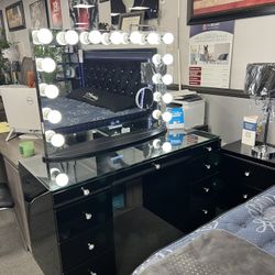 Black Impressions Vanity w/ Bluetooth 🔊🔊 💥Limited Time Special💥