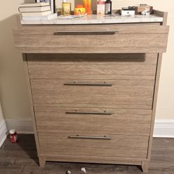    🚨 Cream & White 5 Drawer Dresser – Must Go Fast!