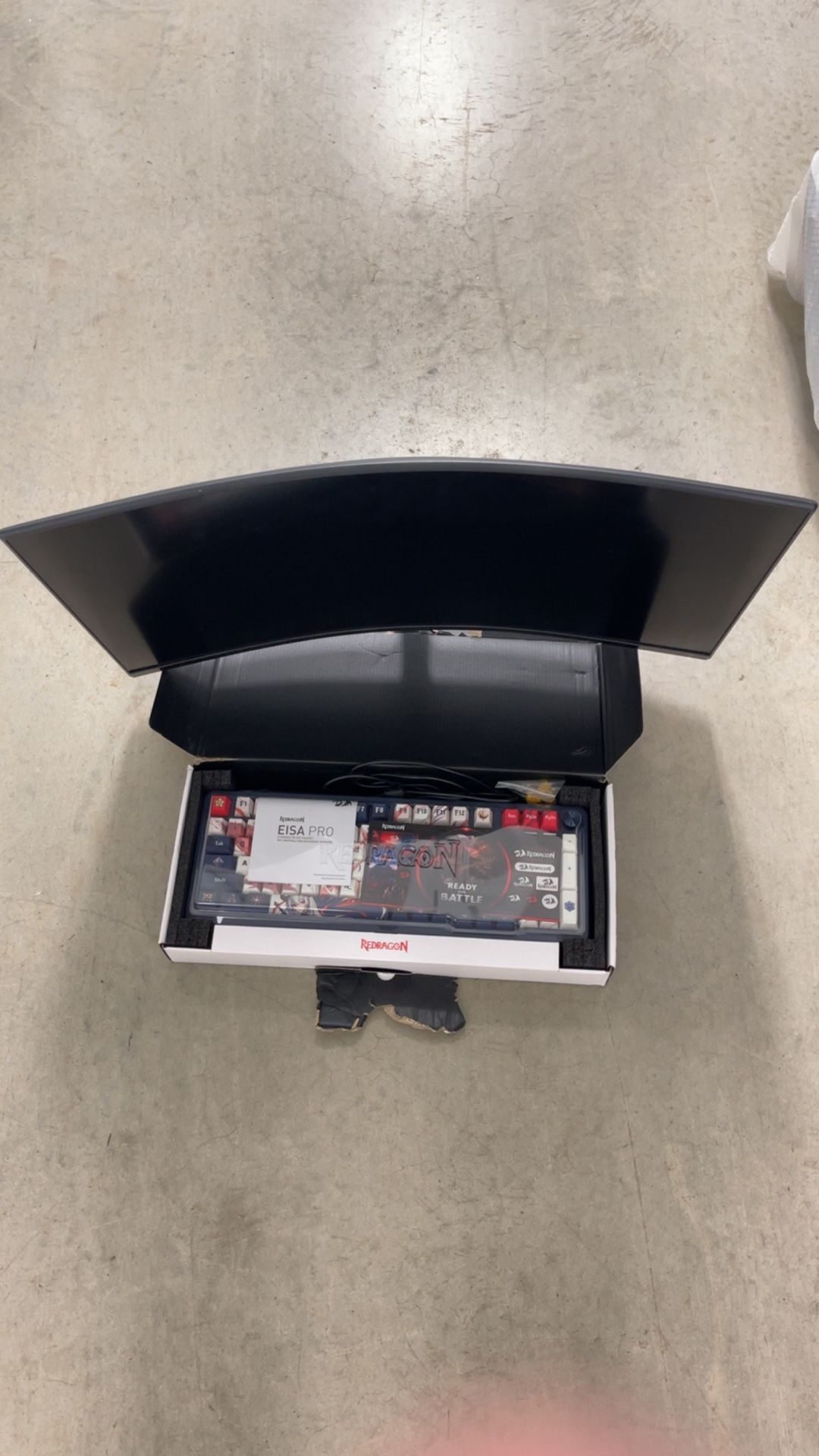 Computer PC Gaming Monitors, Desk & keyboard