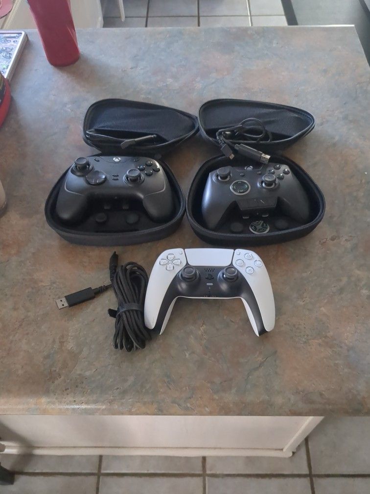 3 Gaming Controllers Great Condition$40