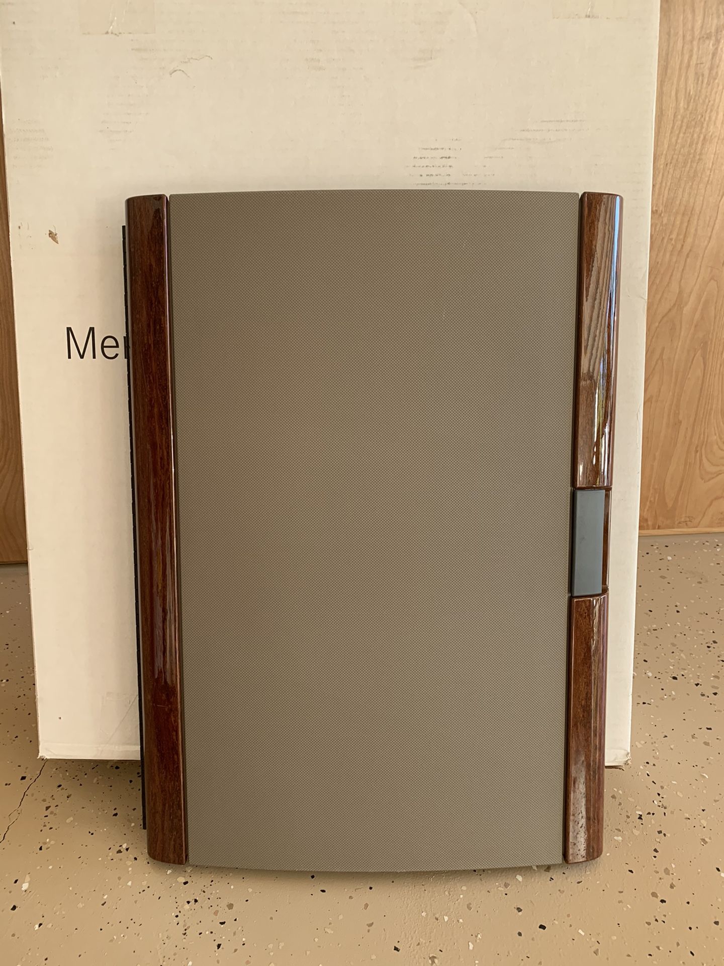 Freightliner track cabin door . Brand-new