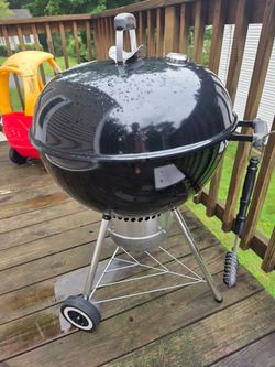 Weber Premium Charcoal Grill 22in + Accessories