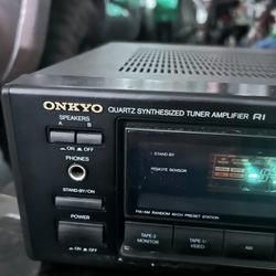 ONKYO Amplífier  And  Sony Speakers