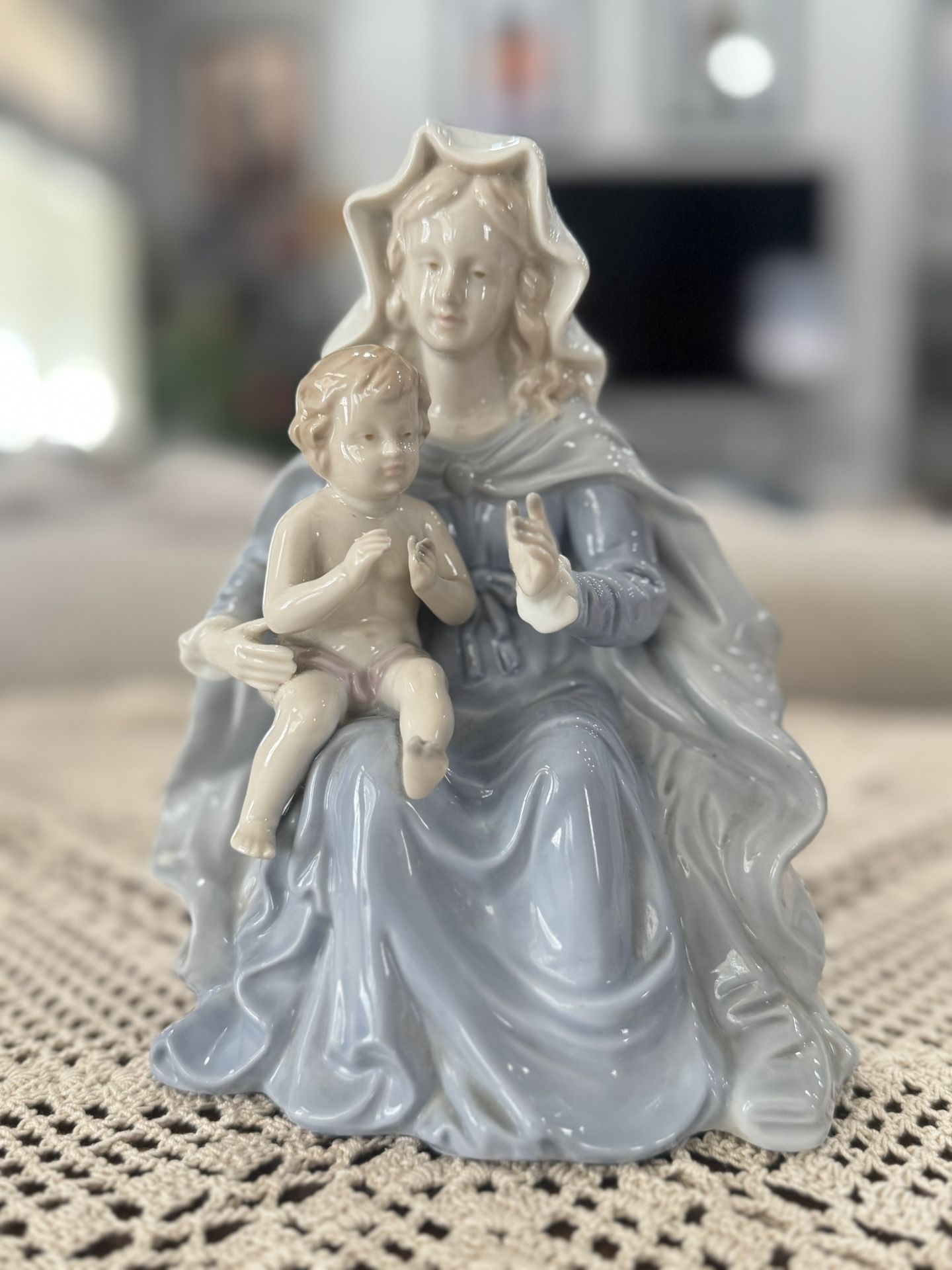 VTG Valencia Collection 1980 Porcelain Mary And Christ Child Baby Jesus 7x6x4.25